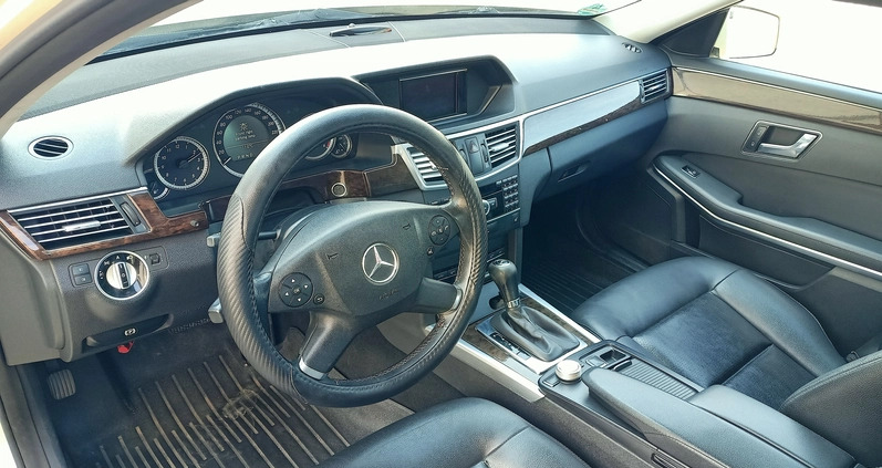 Mercedes-Benz Klasa E cena 36900 przebieg: 345000, rok produkcji 2011 z Strumień małe 154